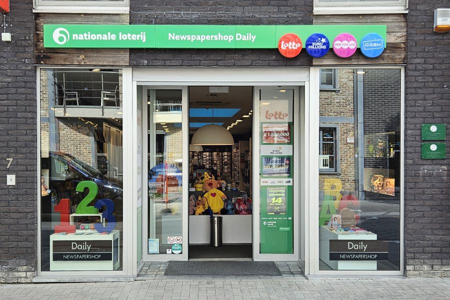 Gevel van krantenwinkel in Bree